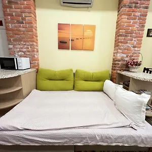  Apartamento Barcelona Colorful W Backyard